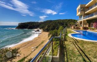 Two-storey villa with a swimming pool and a direct access to the beach on the first sea line, Lloret de Mar, Spain for 2,950,000 €