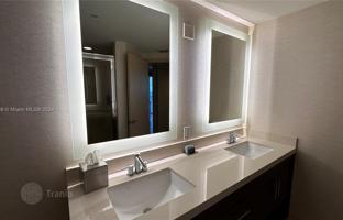 2-bedroom apartments in condo 133 m² in Collins Avenue for $940,000