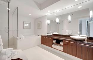 3-bedroom apartments in condo 315 m² in South Ocean Drive for $3,300,000