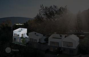 3-bedroom villa 187 m² in Đenovići for 690,000 €