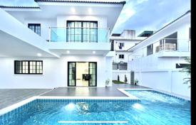 4 bedrooms Pool Villa. Soi Pornprapanimit 16 (Soi Siam Country Club) for 191,000 €