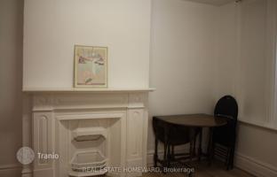 11-bedroom townhouse in Logan Avenue for C$1,525,000