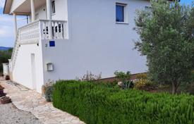 VIR ISLAND — Apartment house on a spacious plot for 495,000 €