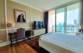 4-bedroom apartments in condo in Watthana for 5,500 € per week