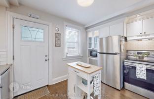 9-bedroom townhouse in York for C$1,210,000