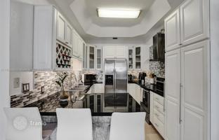 4-bedroom house 247 m² in Doral for $1,185,000