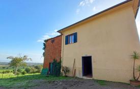 Farm for sale in Lucignano Tuscany for 490,000 €