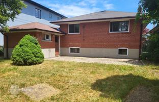 10-bedroom house in Scarborough for C$1,900,000