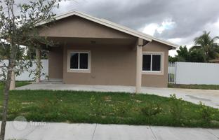 3-bedroom house 166 m² in Miami Gardens for $565,000