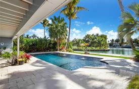 Comfortable villa with a plot, a pool, a terrace and views of the bay, Key Biscayne, USA for $4,950,000