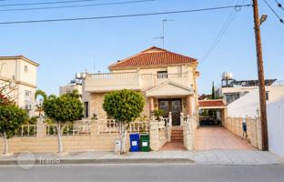 4-bedroom cottage 200 m² in Agios Athanasios (Cyprus) for 1,300,000 €