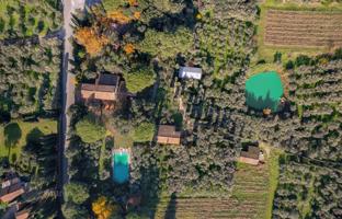 7-bedroom villa in Pescia. Price on request