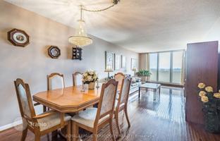 6-bedroom apartment in Etobicoke for C$876,000