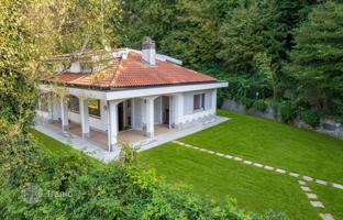 5-bedroom villa in Carimate for 950,000 €