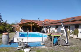 Historical villa with a pool, a garden and a guest house, close to Maubourg, Hautes-Pyrénées, France for 420,000 € Historical villa with a pool, a garden and a guest house, close to Maubourg, Hautes-Pyrénées, France for 420,000 €