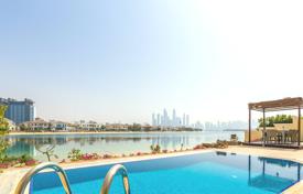 Luxury beachfront villa with a swimming pool and a garden, Palm Jumeirah, Dubai, UAE for $8,400 per week