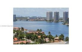 Condo – Collins Avenue, Miami, Florida,  USA for $384,000
