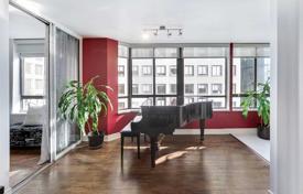 Apartment – Simcoe Street, Old Toronto, Toronto,  Ontario,   Canada for C$915,000