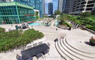 1-bedroom apartment in Harbour Square for C$714,000