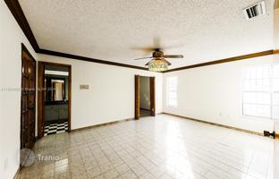 4-bedroom house 273 m² in Miami for $800,000