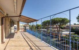 Three bedroom penthouse with large terraces for 550,000 €