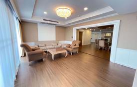 4-bedroom apartments in condo in Watthana for 3,300 € per week