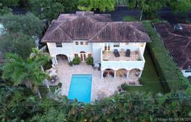 Mediterranean villa with a plot, a swimming pool, a garage and a terrace, Coral Gables, USA for $2,000,000