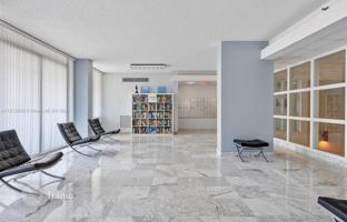 1-bedroom apartments in condo 89 m² in Surfside for $650,000