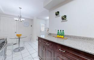 8-bedroom house in Scarborough for C$1,112,000