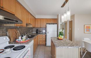 10-bedroom townhouse in York for C$1,548,000