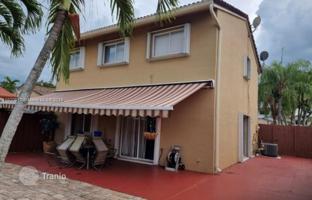 3-bedroom house 175 m² in West End for $600,000