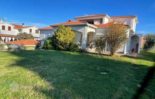 6-room house 200 m² in Umag for 567,000 €