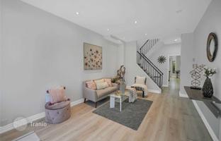 3-bedroom townhouse in Montrose Avenue for C$2,086,000