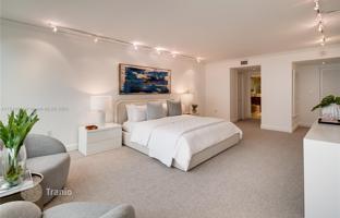 2-bedroom apartments in condo 175 m² in Miami for $1,600,000