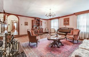 9-bedroom house in Etobicoke for C$2,426,000