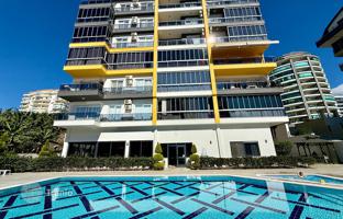 5-bedroom penthouse 260 m² in Mahmutlar for 19,157,000 TRY