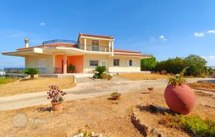Spacious, bright house with an olive grove in the Peloponnese, Greece for 490,000 €