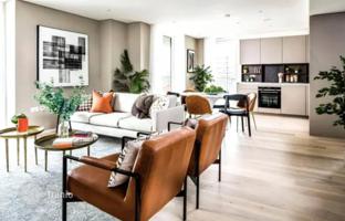 Two-bedroom apartment in a modern residence with a swimming pool, Zone 2, London, UK for £855,000