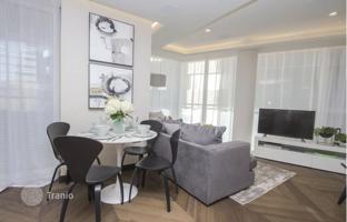 Furnished apartment in a residence with a swimming pool, a boutique hotel and a business center, Zone 1, London, UK for £1,145,000