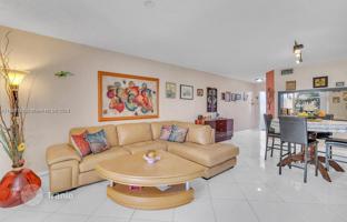 2-bedroom apartments in condo 90 m² in Sunrise for $260,000
