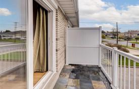 Terraced house – North York, Toronto, Ontario,  Canada for C$1,093,000