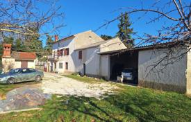 Stone house A stone house with a barn and yard for sale, near Kanfanar! for 198,000 €