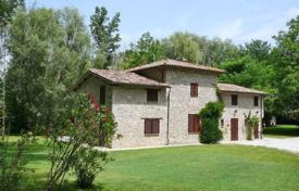 Charming farmhouse for sale in Umbria for 440,000 €