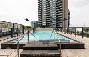 6-bedroom apartment in Etobicoke for C$997,000