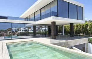 Exclusive bright villa with a pool in Nueva Andalucia, Marbella, Spain for 4,279,000 €