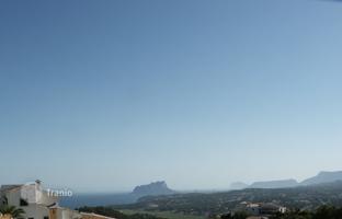 Land plot 1,610 m² in Alicante for 386,000 €