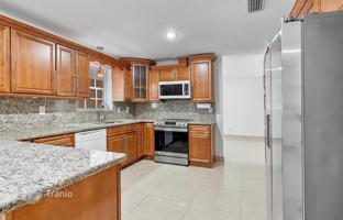 4-bedroom house 246 m² in Miami for $1,037,000