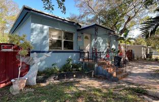 2-bedroom house 99 m² in North Miami for $585,000