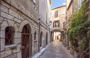 2-bedroom cottage in Antibes for 850,000 €