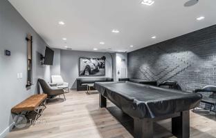 2-bedroom apartment in Etobicoke for C$790,000